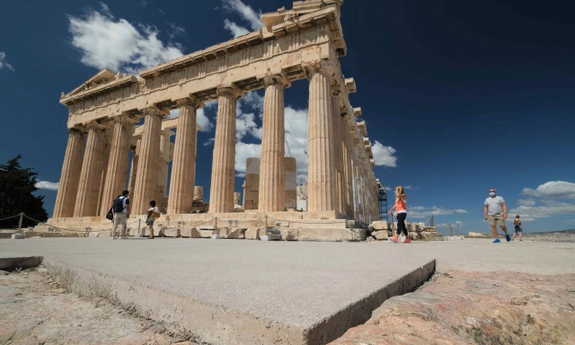 Αθλιότητες στον Παρθενώνα: Εντολή Μενδώνη για προκαταρκτική εξέταση - Σάλος και αντιδράσεις
