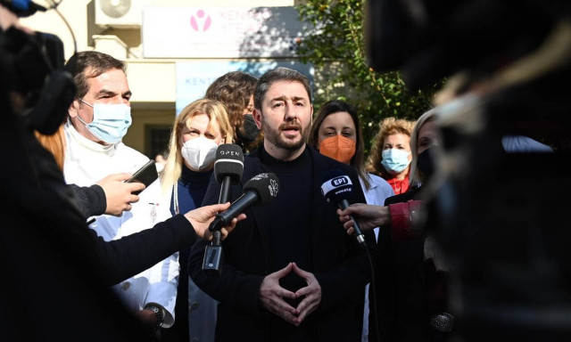 Ανδρουλάκης: Η κυβέρνηση να αυξήσει τα σημεία που θα παρέχουν δωρεάν μοριακά και rapid test