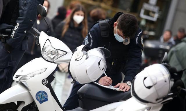 Κρήτη: Πρόστιμο και λουκέτο σε καφετέρια - Πελάτες δεν διέθεταν πιστοποιητικά εμβολιασμού