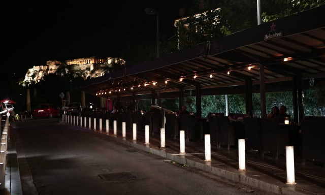 Μετάλλαξη Όμικρον: Στο τραπέζι νέα μέτρα – Τα σχολεία στο «μικροσκόπιο»