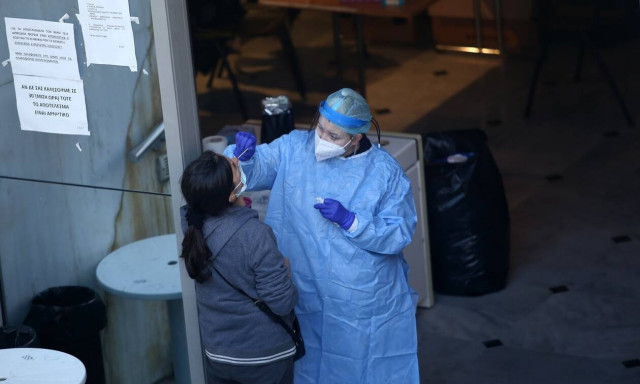 Αρκεί το rapid test για να θεωρείται δικαιολογημένα απών από την εργασία του εργαζόμενος που νοσεί