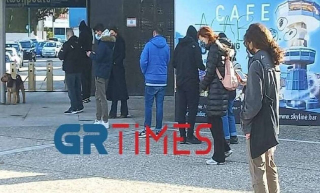 Θεσσαλονίκη: «Ουρές» για rapid test στο διαγνωστικό κέντρο της ΔΕΘ