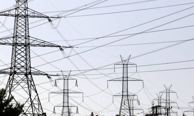 «Ψαλίδι» 7,5 ευρώ στην επιδότηση του ηλεκτρικού ρεύματος και πρόνοια μόνον για τις κύριες κατοικίες