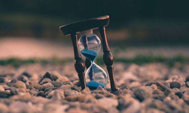 Τι προβλέπουν οι... χρονοταξιδιώτες του TikTok για το μέλλον - Έξωγήινοι, μπλακ άουτ και υπερήερωες!