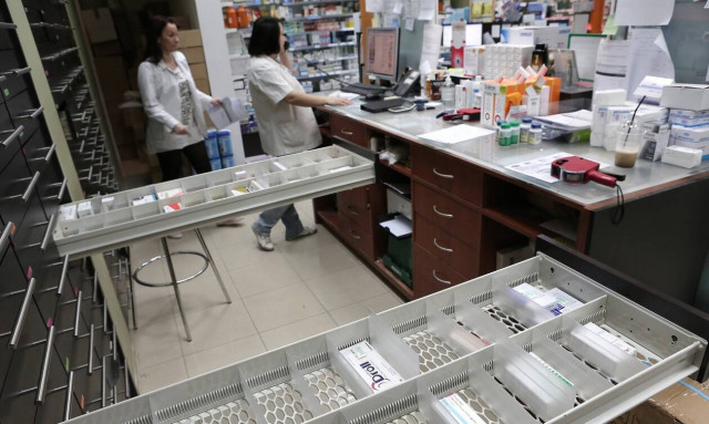 Self test: Σύγχυση και εκνευρισμός! Αδειάζουν τα φαρμακεία – «Τρελό» σενάριο να δοθούν στα σχολεία