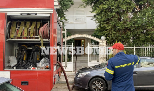 Καιρός - Γλυφάδα: Κεραυνός χτύπησε σπίτι και έπιασε φωτιά