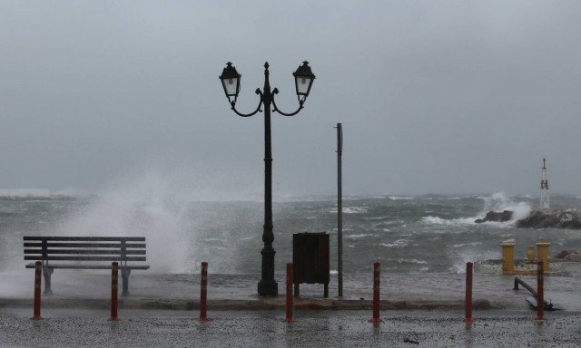 Καιρός: Προβλήματα από το μπουρίνι - Πώς θα κινηθεί η κακοκαιρία τις επόμενες ώρες