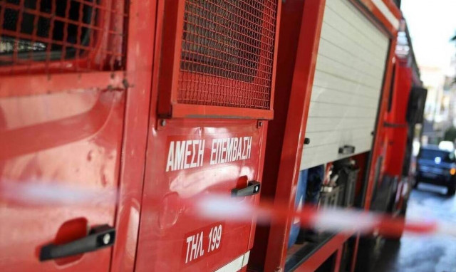 Πειραιάς: Φωτιά σε εγκαταλελειμμένο ξενοδοχείο