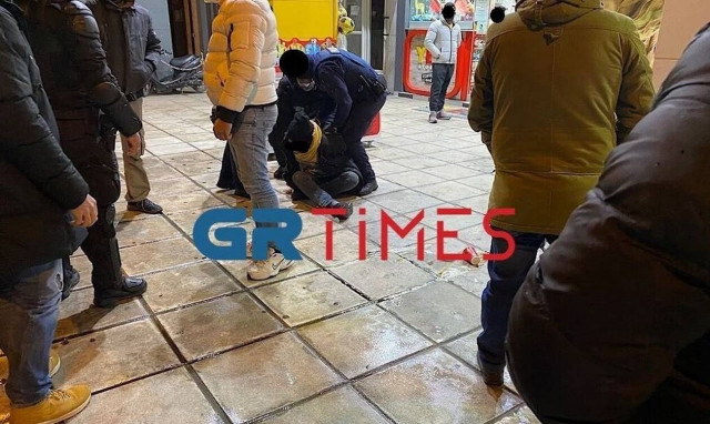 Θεσσαλονίκη: Συνελήφθη αλλοδαπός που απείλησε με γυαλί υπάλληλο και θαμώνες ταχυφαγείου