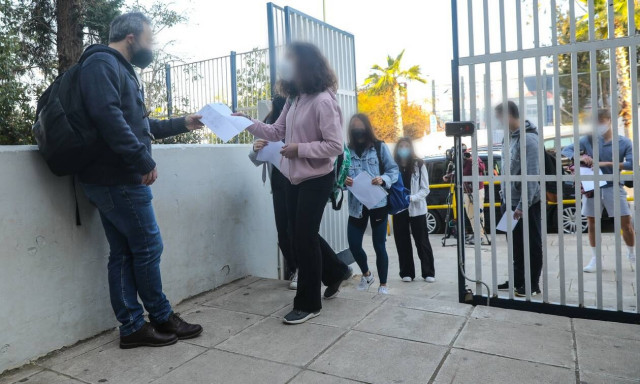 Ανοίγουν σήμερα τα σχολεία, παρά τις αντιδράσεις - Τι θα γίνει με όσους μαθητές δεν βρήκαν self test