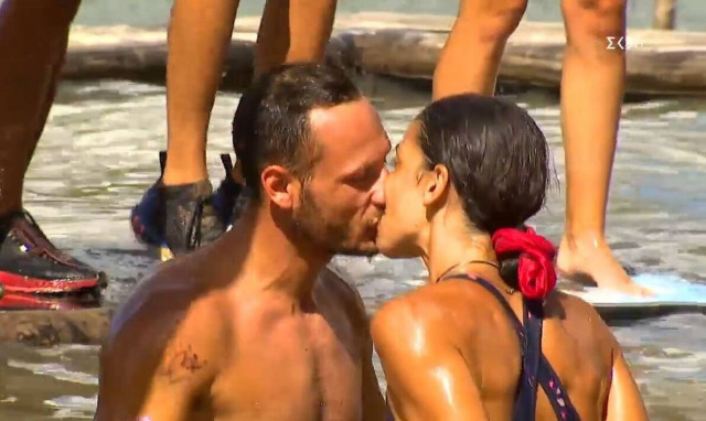 To φιλί Μυριέλλας-Γιώργου