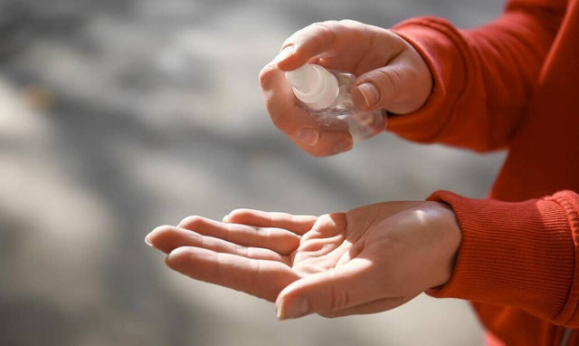 Πώς θα φτιάξεις το δικό σου αντισηπτικό στο σπίτι