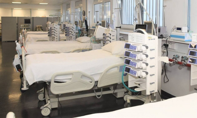 Συνεχίζεται η πίεση στο ΕΣΥ - 300 κλίνες Covid του ιδιωτικού τομέα στη μάχη της πανδημίας