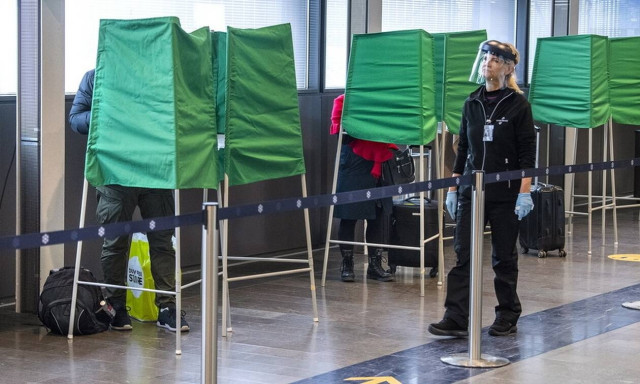 Σουηδία κορονοϊός: Η κυβέρνηση επιβάλλει νέα μέτρα καθώς αυξάνονται τα κρούσματα