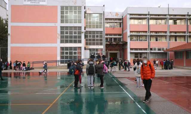 Επέστρεψαν στις σχολικές αίθουσες οι μαθητές