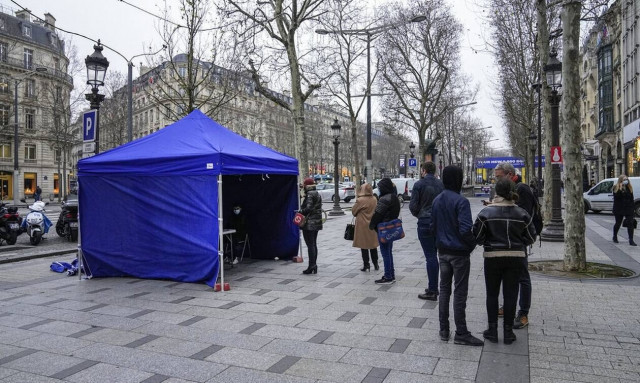 Κορονοϊός - Γαλλία: Νέο «μαύρο» ρεκόρ άνω των 350.000 κρουσμάτων