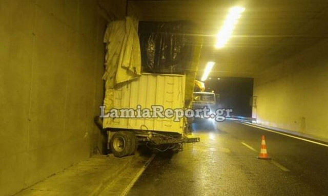 Συναγερμός στη Φθιώτιδα: Έσπασε τρέιλερ μέσα σε τούνελ (pics)