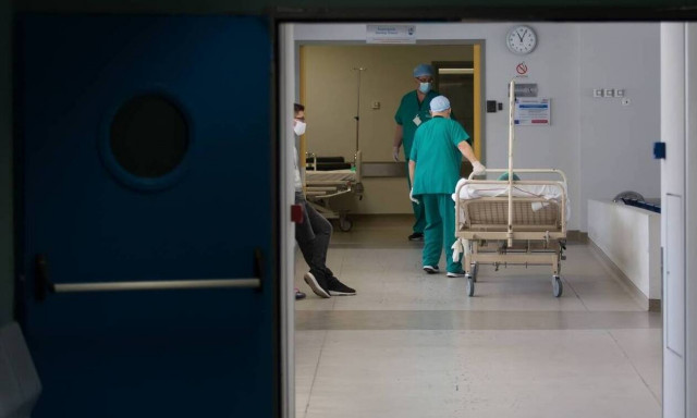 Τραγωδία στον Βόλο: Πέθαναν μέσα σε 10 μέρες μάνα και γιος που νόσησαν από κορονοϊό