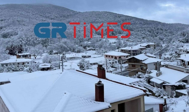 Κακοκαιρία: Λευκές εικόνες από τη Χαλκιδική - Πού έφερε προβλήματα ο «Διομήδης»