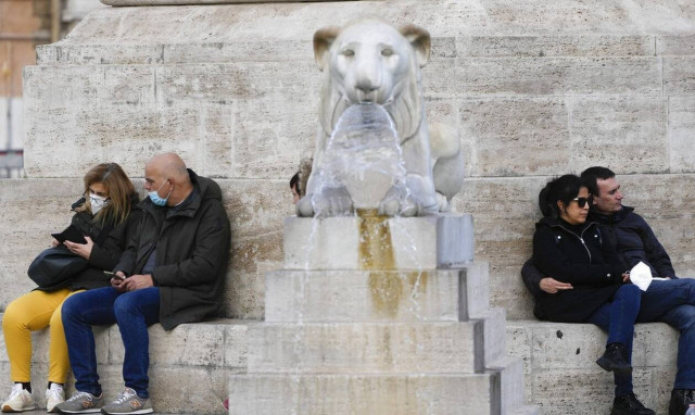 Κορονοϊός: «Τον Μάιο θα έχουμε αφήσει πίσω μας την πανδημία», λέει Ιταλός επιστήμονας