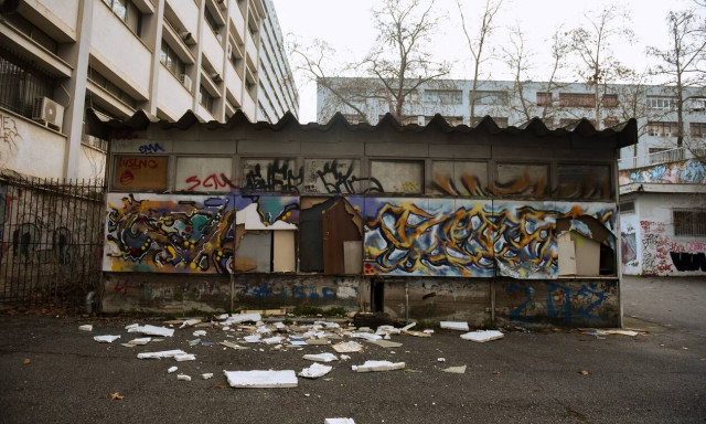 Εκκένωση κατάληψης στο ΑΠΘ: Καρέ-καρέ η επιχείρηση της ΕΛΑΣ που έφερε 15 συλλήψεις