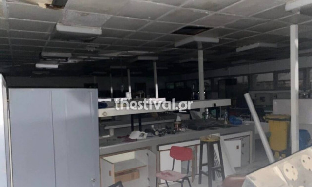 Εκκένωση κατάληψης στο ΑΠΘ: 15 συλλήψεις – Βρέθηκαν ξύλινα κοντάρια, μοτορόλες και τούβλα