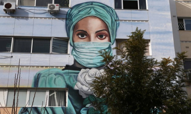 Τζάνειο νοσοκομείο: Το γκράφιτι για τους υγειονομικούς στην πρώτη γραμμή - Εντυπωσιακές εικόνες