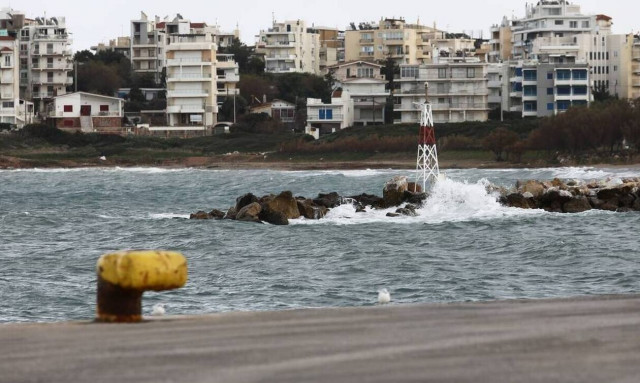 Κακοκαιρία Διομήδης: Έως τις 6 το απόγευμα το απαγορευτικό απόπλου απο Πειραιά, Ραφήνα, Λαύριο