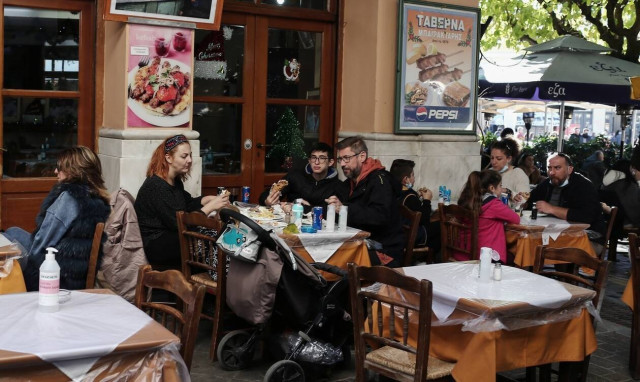 Μέτρα - Κορονοϊός: Η χαλάρωση περνά μέσα από τις... σχολικές αίθουσες