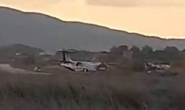 Μήλος: Συναγερμός για αεροπλάνο που έφυγε από τον διάδρομο - Αναστάτωση στο αεροδρόμιο (pics - vid)