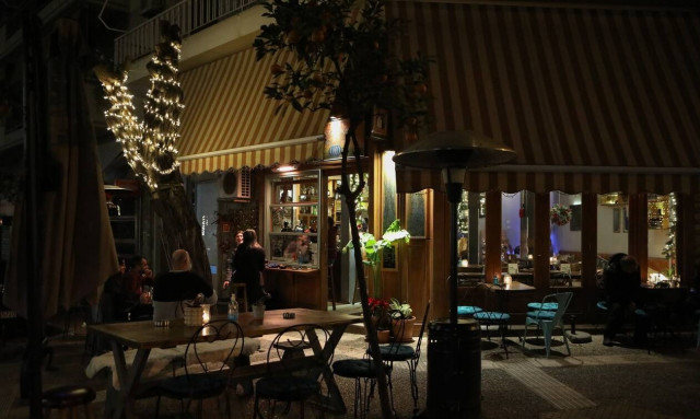 Άρση μέτρων: Οι σκέψεις για τις αλλαγές σε εστίαση και διασκέδαση – Οι κρίσιμοι δείκτες για χαλάρωση