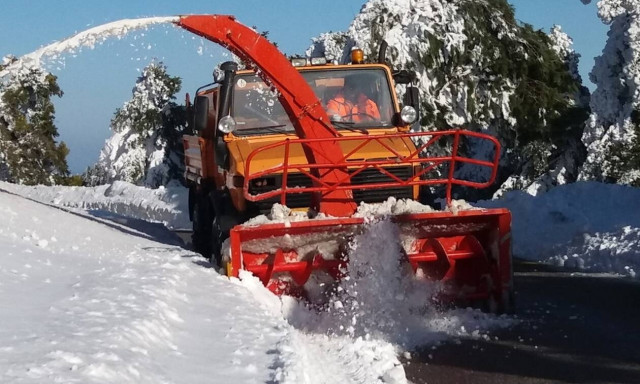 Κοζάνη: Για 5η ημέρα αποκλεισμένοι και χωρίς ρεύμα στο Καταφύγι Βελβεντού - Στο ένα μέτρο το χιόνι