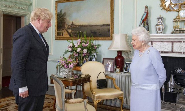 Τζόνσον: Οι αποκαλύψεις για τα κορονοπάρτι πλήττουν το κύρος του - Ζήτησε συγγνώμη από το παλάτι