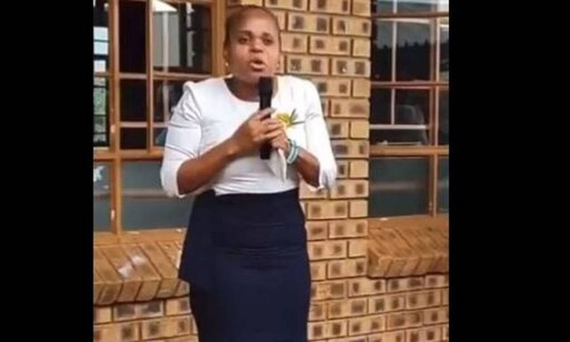 Νότια Αφρική: Σάλος για υπουργό που είπε στις μαθήτριες «ανοίξτε τα βιβλία και κλείστε τα πόδια σας»