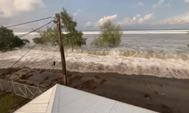 Συναγερμός για τσουνάμι στη Νέα Ζηλανδία και την Τόγκα μετά από έκρηξη υποθαλάσσιου ηφαιστείου