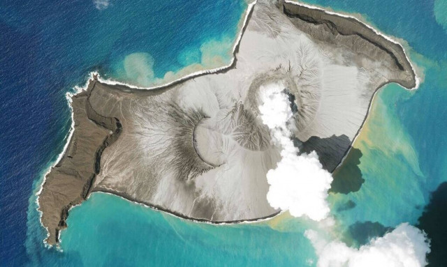 Τόνγκα: Αγωνία για τους κατοίκους μετά το τσουνάμι που προκάλεσε η έκρηξη του ηφαιστείου