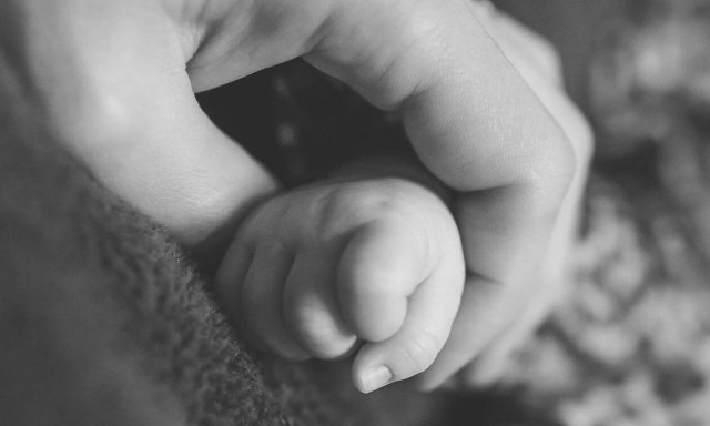 Τραγωδία στο Κατάρ: Κατέληξε από κορονοϊό βρέφος τριών εβδομάδων