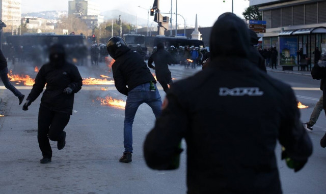 Θεσσαλονίκη: Στον ανακριτή η 26χρονη και στο αυτόφωρο 19 άτομα για τα επεισόδια στο κέντρο της πόλης