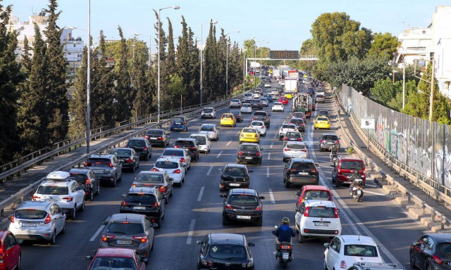 Κίνηση: Ταλαιπωρία στον Κηφισό από τροχαίο με 3 ΙΧ στην κάθοδο