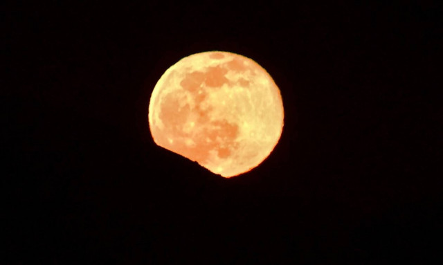 Φεγγάρι του Λύκου: Εντυπωσιακές εικόνες στον ελληνικό ουρανό από την πρώτη Πανσέληνο του 2022