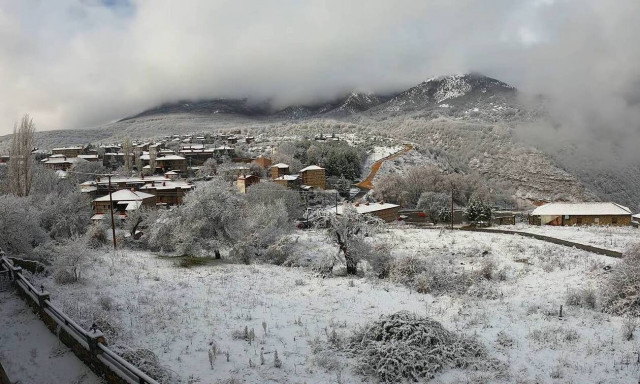 Άγιος Αθανάσιος Πέλλας: Υπέροχες εικόνες σε χιονισμένο τοπίο (video)