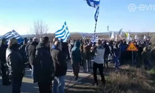 Έβρος: Πετροπόλεμος και χημικά έξω από το ΚΥΤ στο Φυλάκιο