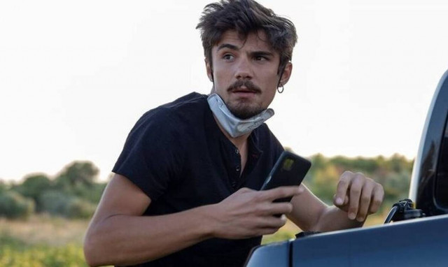 σασμος πετρης survivor