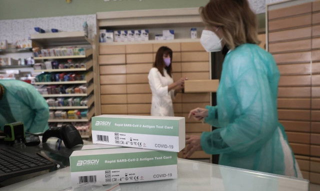 Self test: Από αύριο, Τετάρτη, η διανομή των νέων τεστ για παιδιά και εκπαιδευτικούς