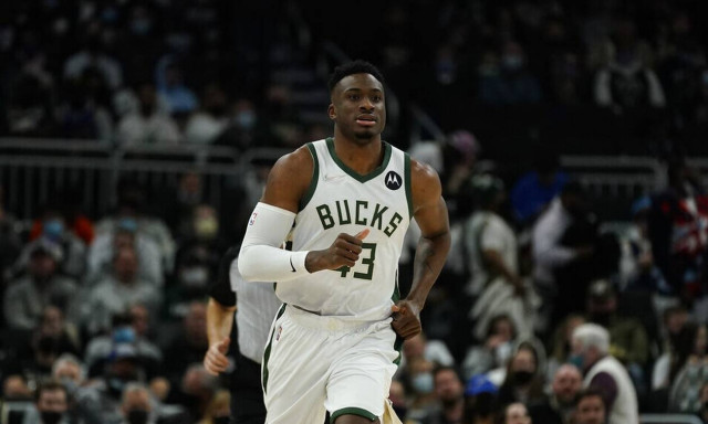 Θανάσης Αντετοκούνμπο: Οι Μπακς του ευχήθηκαν στα ελληνικά για την ονομαστική εορτή του