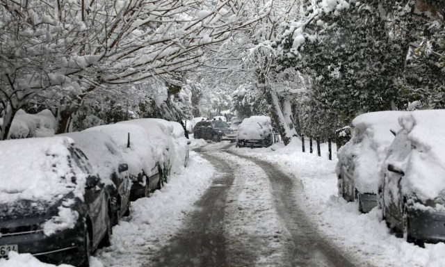 Καιρός: Τι είναι ο αεροχείμαρρος που θα βάλει στην... κατάψυξη τη χώρα (video)