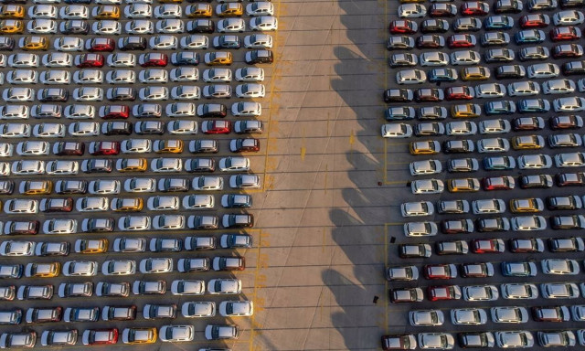 Μειώθηκαν οι πωλήσεις των καινούργιων αυτοκινήτων το 2021 στην ΕΕ