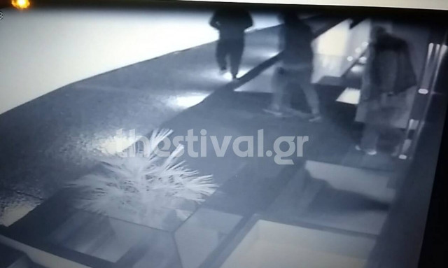 Θεσσαλονίκη - Βίντεο ντοκουμέντο: Διαρρήκτες «χτυπούσαν» όταν οι ένοικοι πήγαιναν στην εκκλησία