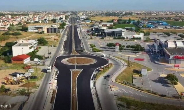 Η λεωφόρος της Λάρισας μετατράπηκε σε γκαλερί τέχνης