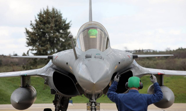 Πώς σχολιάζει ο γερμανικός Τύπος την άφιξη των Rafale  - «Η Ελλάδα εξοπλίζεται»